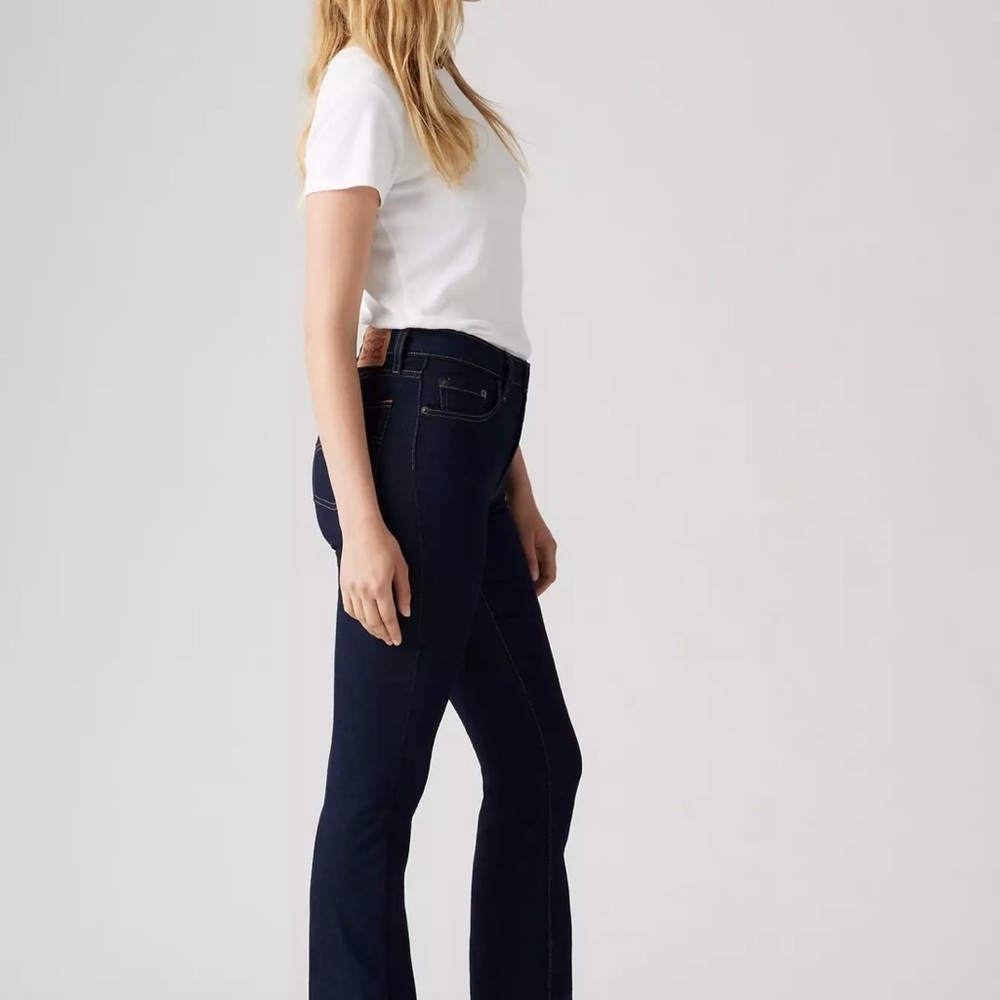 70. NWT LEVIS 725 HIGH RISE BOOTCUT WOMEN'S JEANS Size 29 {$135} - Picture 2 of 9